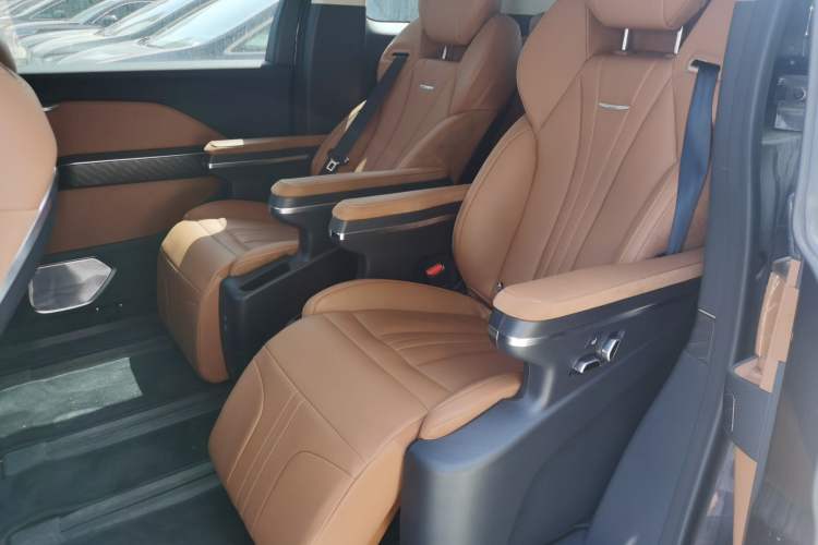 Used Hongqi HQ9 PHEV 2024 2.0T Four-Wheel Drive Business Edition Left Rear Seat
