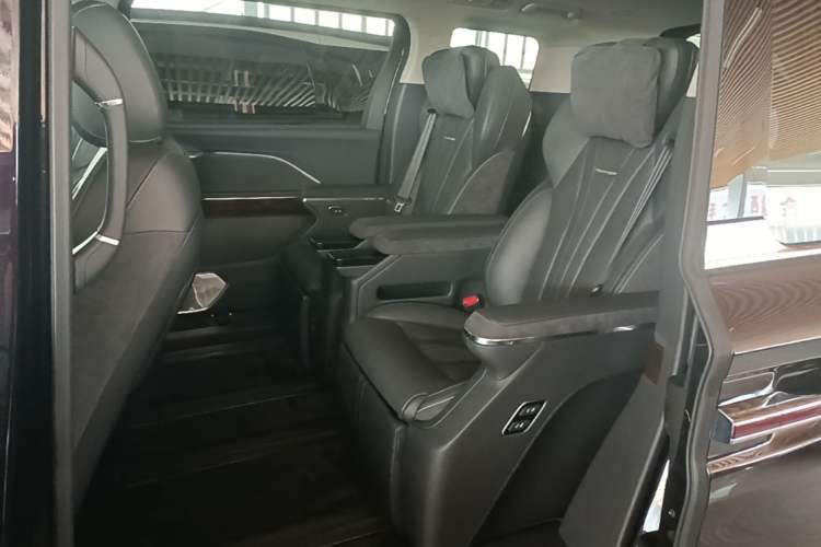 Used Hongqi HQ9 PHEV 2024 2.0T Four-Wheel Drive Luxury Edition Left Rear Seat