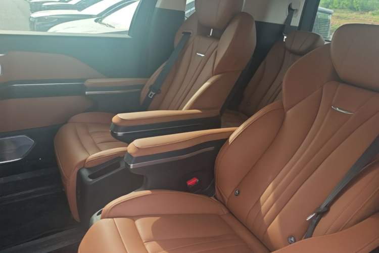 Used Hongqi HQ9 PHEV 2024 2.0T Four-Wheel Drive Business Edition Left Rear Seat