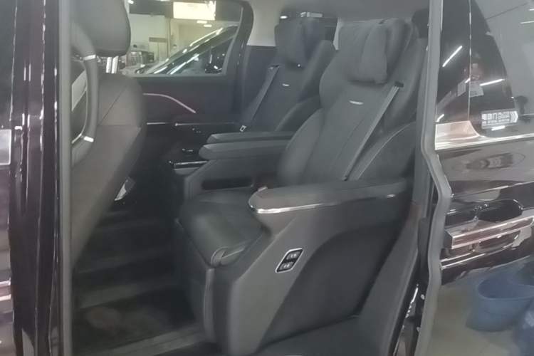 Used Hongqi HQ9 PHEV 2024 2.0T Four-Wheel Drive Luxury Edition Left Rear Seat