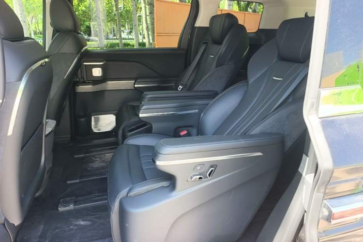 Used Hongqi HQ9 PHEV 2024 2.0T Four-Wheel Drive Business Edition Left Rear Seat