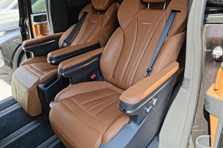 Used Hongqi HQ9 PHEV 2024 2.0T Four-Wheel Drive Business Edition Left Rear Seat