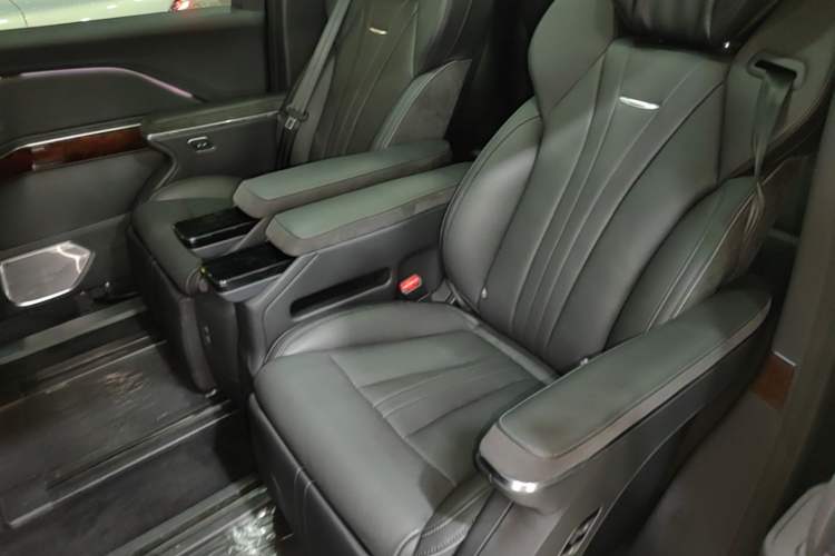 Used Hongqi HQ9 PHEV 2024 2.0T Four-Wheel Drive Luxury Edition Left Rear Seat