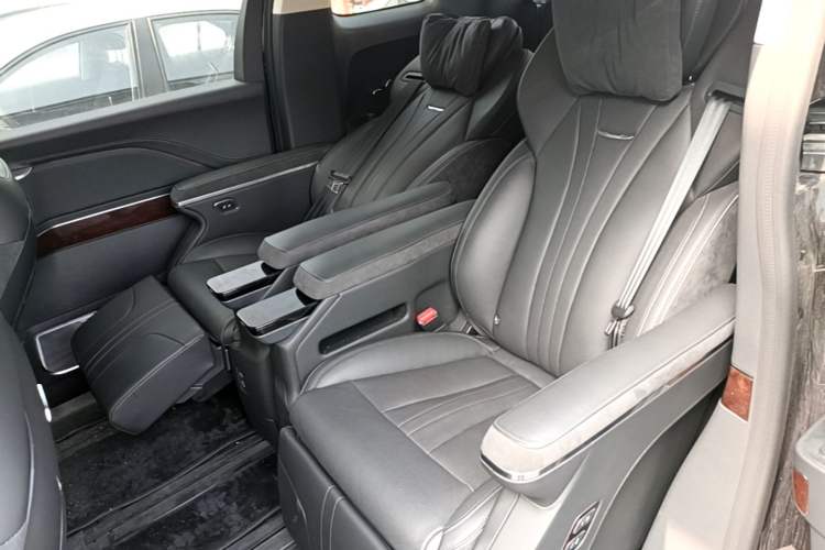 Used Hongqi HQ9 PHEV 2024 2.0T Four-Wheel Drive Luxury Edition Left Rear Seat