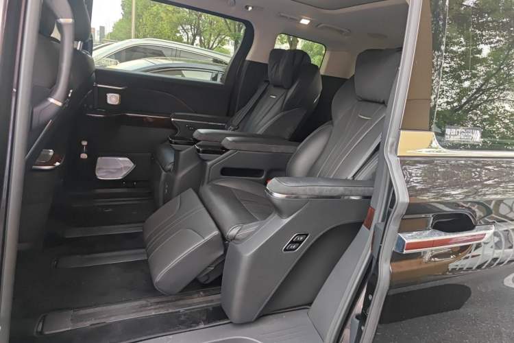 Used Hongqi HQ9 PHEV 2024 2.0T Four-Wheel Drive Luxury Edition Left Rear Seat