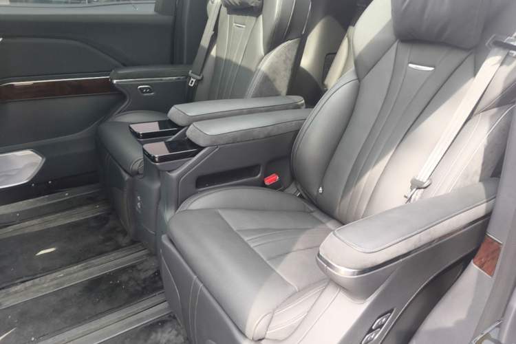 Used Hongqi HQ9 PHEV 2024 2.0T Four-Wheel Drive Luxury Edition Left Rear Seat