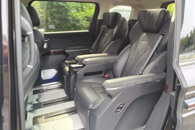 Used Hongqi HQ9 PHEV 2024 2.0T Four-Wheel Drive Luxury Edition Left Rear Seat