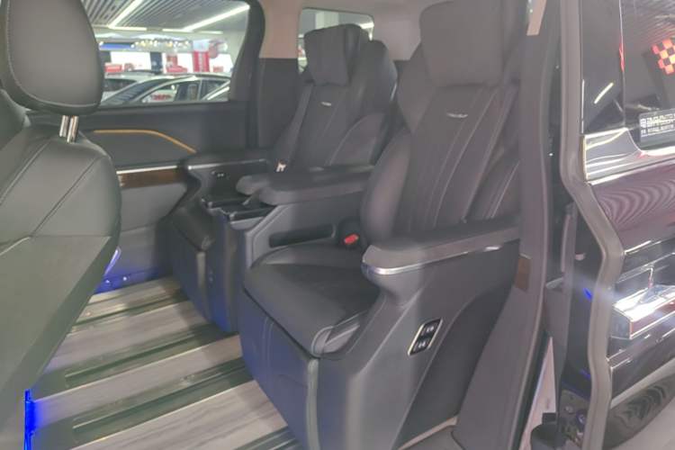 Used Hongqi HQ9 PHEV 2024 2.0T Four-Wheel Drive Luxury Edition Left Rear Seat