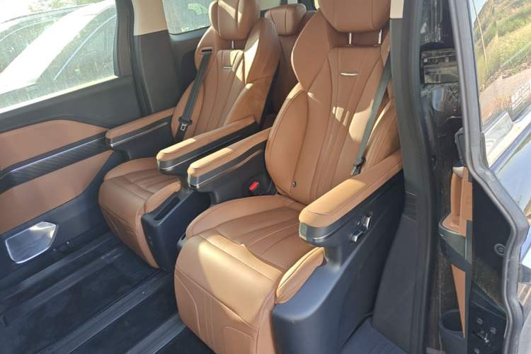 Used Hongqi HQ9 PHEV 2024 2.0T Four-Wheel Drive Business Edition Left Rear Seat