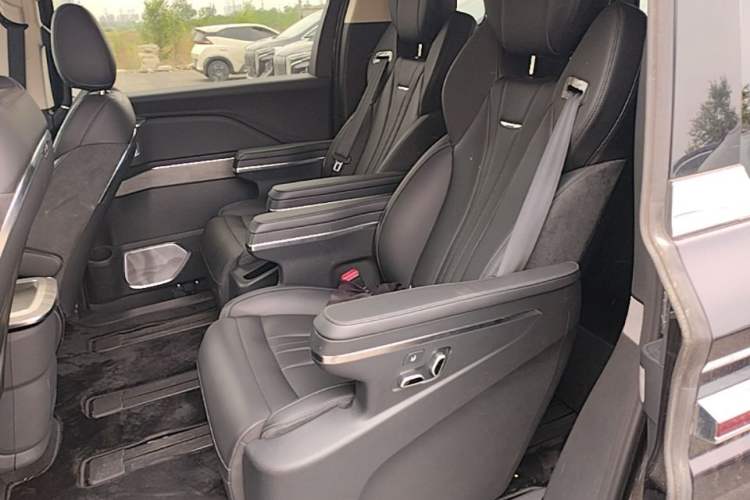 Used Hongqi HQ9 PHEV 2024 2.0T Four-Wheel Drive Business Edition Left Rear Seat