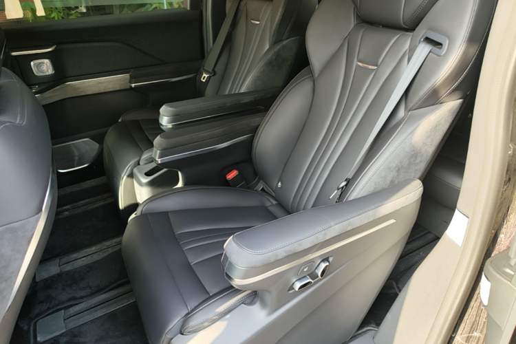 Used Hongqi HQ9 PHEV 2024 2.0T Four-Wheel Drive Business Edition Left Rear Seat