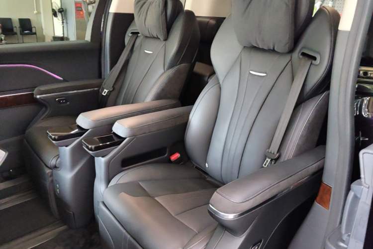 Used Hongqi HQ9 PHEV 2024 2.0T Four-Wheel Drive Luxury Edition Left Rear Seat