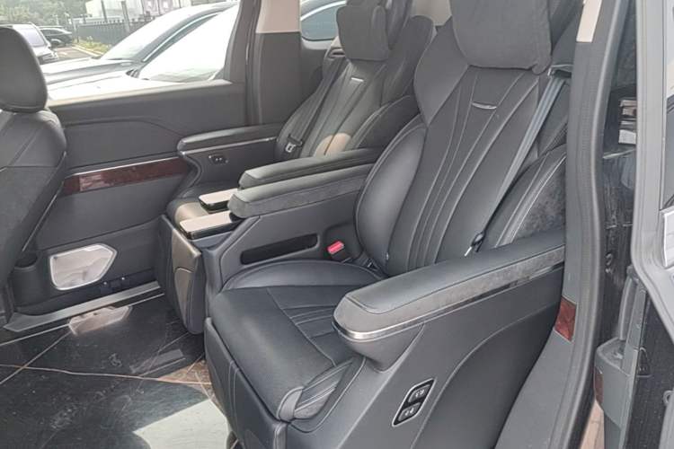 Used Hongqi HQ9 PHEV 2024 2.0T Four-Wheel Drive Luxury Edition Left Rear Seat