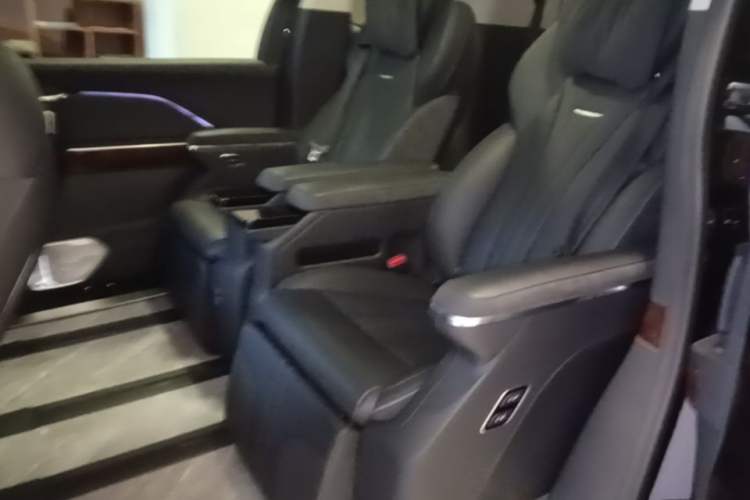 Used Hongqi HQ9 PHEV 2024 2.0T Four-Wheel Drive Luxury Edition Left Rear Seat
