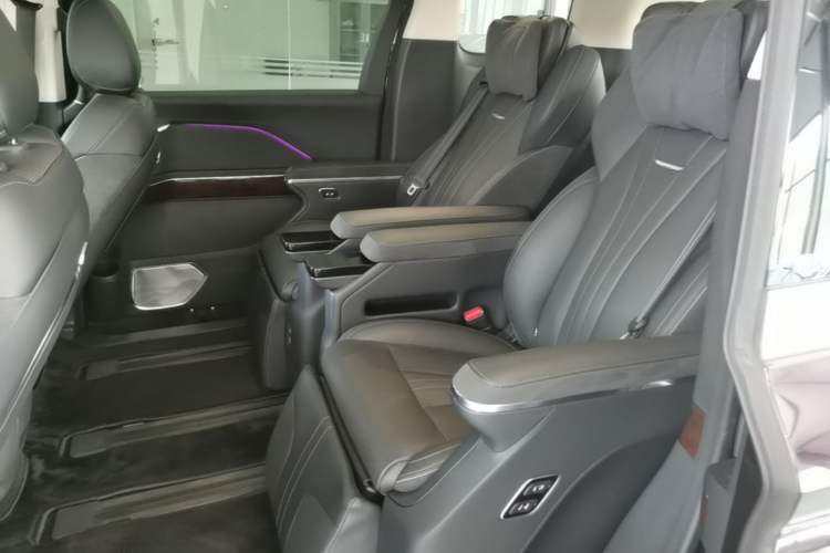 Used Hongqi HQ9 PHEV 2024 2.0T Four-Wheel Drive Luxury Edition Left Rear Seat