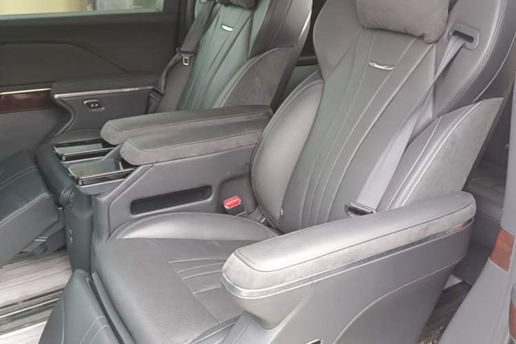 Used Hongqi HQ9 PHEV 2024 2.0T Four-Wheel Drive Luxury Edition Left Rear Seat