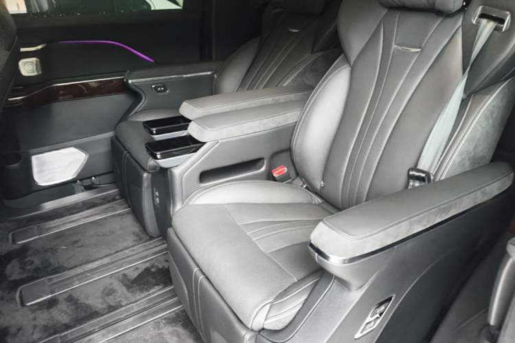Used Hongqi HQ9 PHEV 2024 2.0T Four-Wheel Drive Luxury Edition Left Rear Seat
