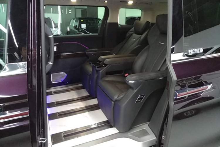 Used Hongqi HQ9 PHEV 2024 2.0T Four-Wheel Drive Luxury Edition Left Rear Seat
