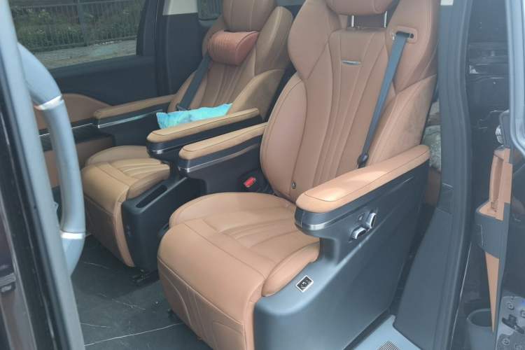 Used Hongqi HQ9 PHEV 2024 2.0T Four-Wheel Drive Business Edition Left Rear Seat