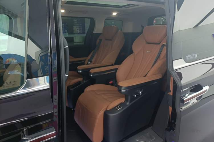 Used Hongqi HQ9 PHEV 2024 2.0T Four-Wheel Drive Business Edition Left Rear Seat