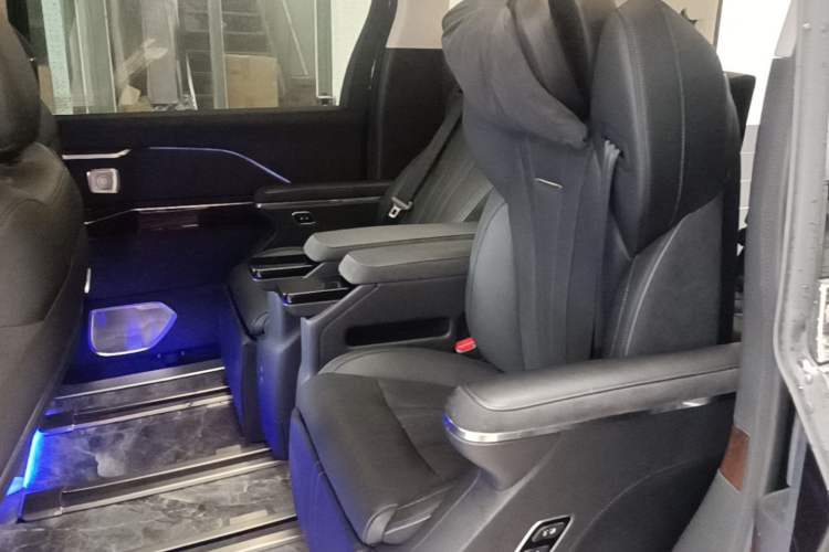 Used Hongqi HQ9 PHEV 2024 2.0T Four-Wheel Drive Luxury Edition Left Rear Seat