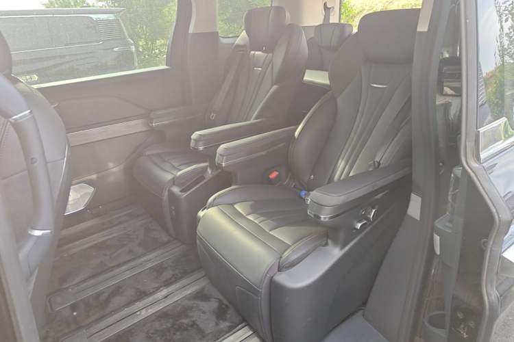 Used Hongqi HQ9 PHEV 2024 2.0T Four-Wheel Drive Business Edition Left Rear Seat