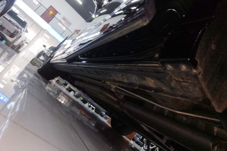 Used Hongqi HQ9 PHEV 2024 2.0T Four-Wheel Drive Luxury Edition Left Side Sill