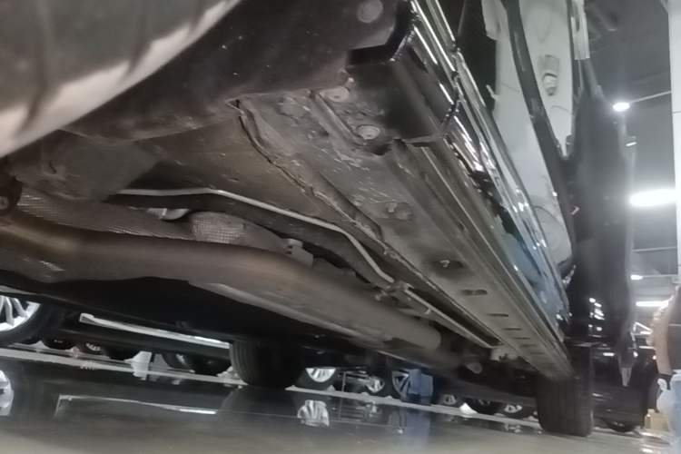Used Hongqi HQ9 PHEV 2024 2.0T Four-Wheel Drive Luxury Edition Left Side Sill