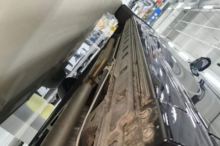 Used Hongqi HQ9 PHEV 2024 2.0T Four-Wheel Drive Luxury Edition Left Side Sill