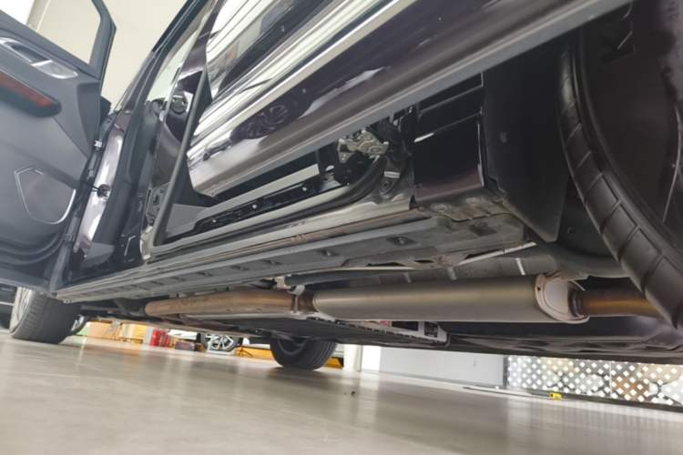 Used Hongqi HQ9 PHEV 2024 2.0T Four-Wheel Drive Luxury Edition Left Side Sill