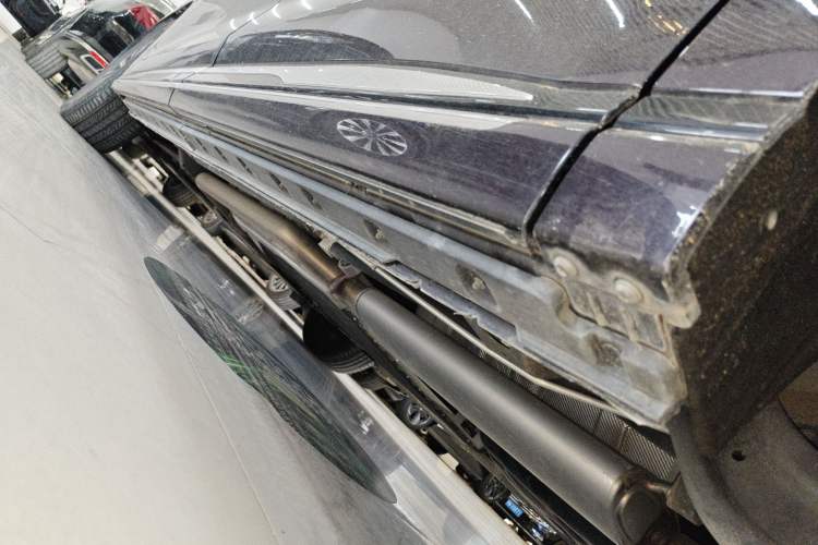 Used Hongqi HQ9 PHEV 2024 2.0T Four-Wheel Drive Luxury Edition Left Side Sill