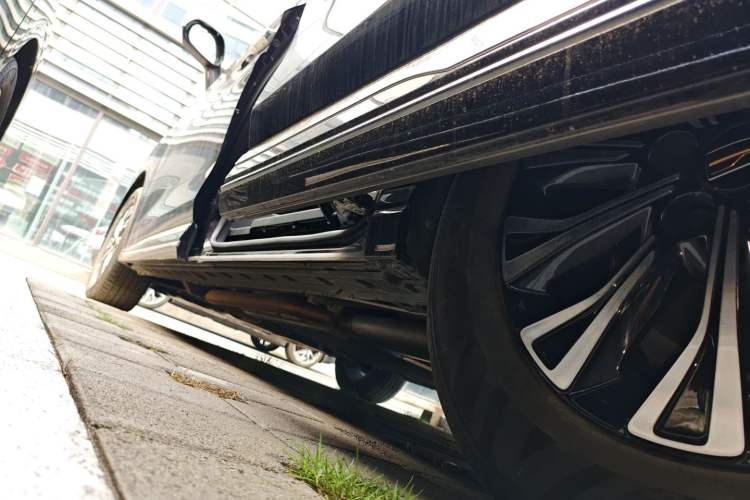 Used Hongqi HQ9 PHEV 2024 2.0T Four-Wheel Drive Business Edition Left Side Sill