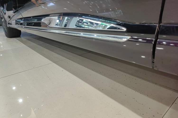 Used Hongqi HQ9 PHEV 2024 2.0T Four-Wheel Drive Luxury Edition Left Side Sill
