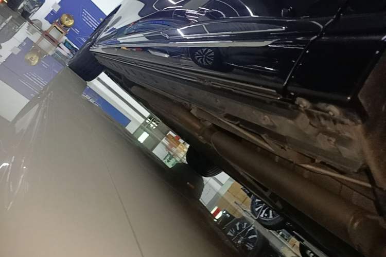 Used Hongqi HQ9 PHEV 2024 2.0T Four-Wheel Drive Business Edition Left Side Sill