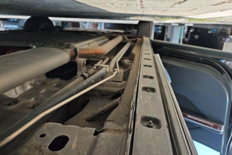 Used Hongqi HQ9 PHEV 2024 2.0T Four-Wheel Drive Luxury Edition Left Side Sill