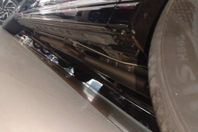 Used Hongqi HQ9 PHEV 2024 2.0T Four-Wheel Drive Luxury Edition Left Side Sill