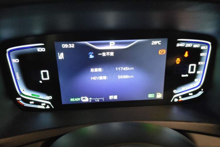 Used Hongqi HQ9 PHEV 2024 2.0T Four-Wheel Drive Luxury Edition Odometer Close Up