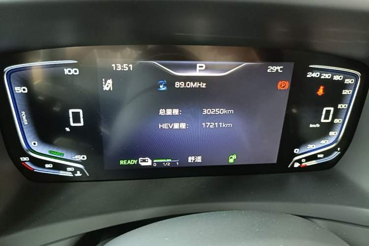 Used Hongqi HQ9 PHEV 2024 2.0T Four-Wheel Drive Luxury Edition Odometer Close Up