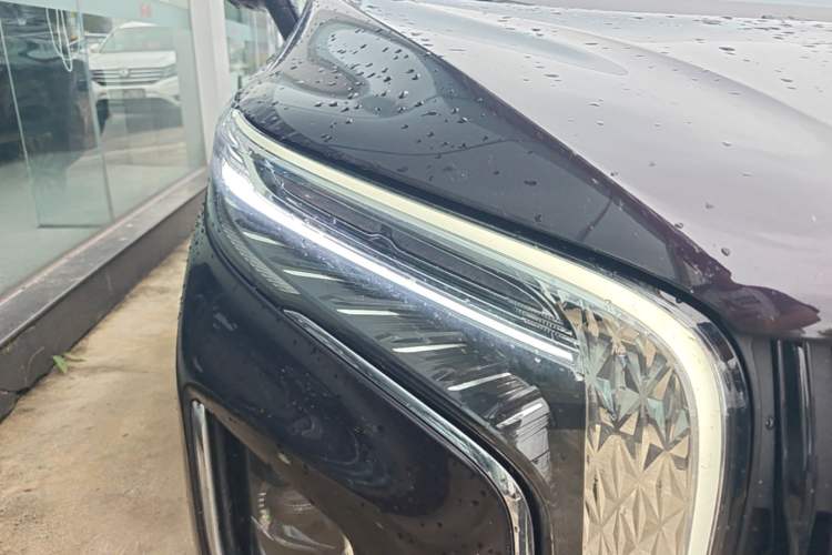 Used Hongqi HQ9 PHEV 2024 2.0T Four-Wheel Drive Luxury Edition Right Front Headlight