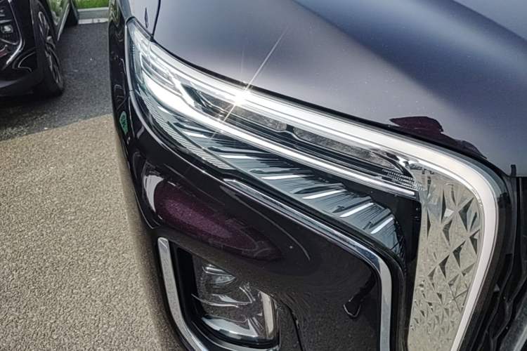 Used Hongqi HQ9 PHEV 2024 2.0T Four-Wheel Drive Luxury Edition Right Front Headlight