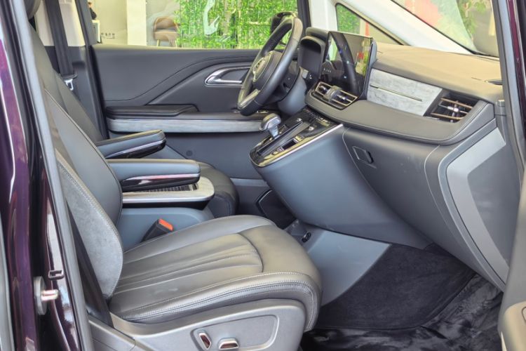 Used Hongqi HQ9 PHEV 2024 2.0T Four-Wheel Drive Business Edition Right Front Seat