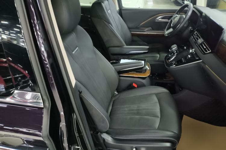 Used Hongqi HQ9 PHEV 2024 2.0T Four-Wheel Drive Luxury Edition Right Front Seat