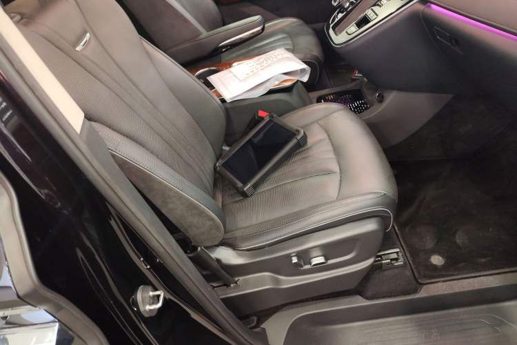 Used Hongqi HQ9 PHEV 2024 2.0T Four-Wheel Drive Luxury Edition Right Front Seat