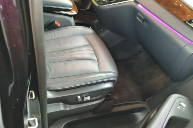 Used Hongqi HQ9 PHEV 2024 2.0T Four-Wheel Drive Luxury Edition Right Front Seat