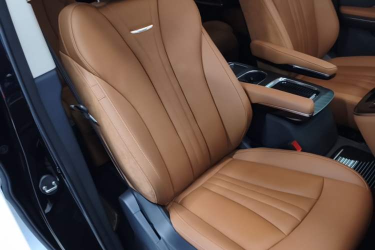 Used Hongqi HQ9 PHEV 2024 2.0T Four-Wheel Drive Business Edition Right Front Seat