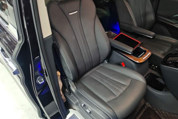 Used Hongqi HQ9 PHEV 2024 2.0T Four-Wheel Drive Luxury Edition Right Front Seat