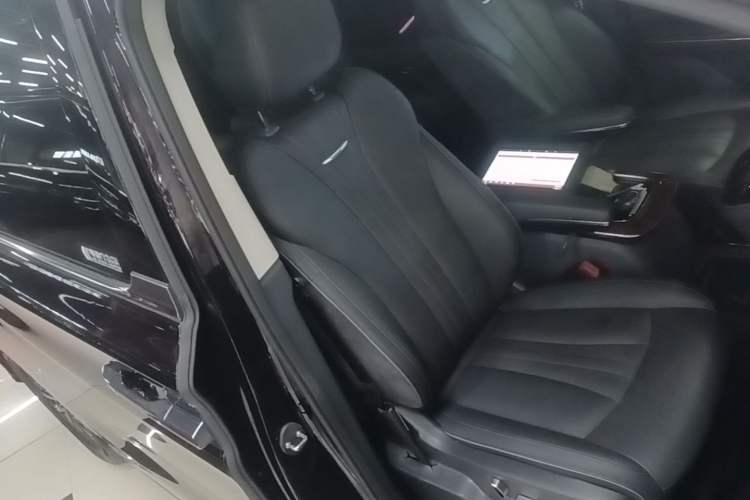 Used Hongqi HQ9 PHEV 2024 2.0T Four-Wheel Drive Luxury Edition Right Front Seat