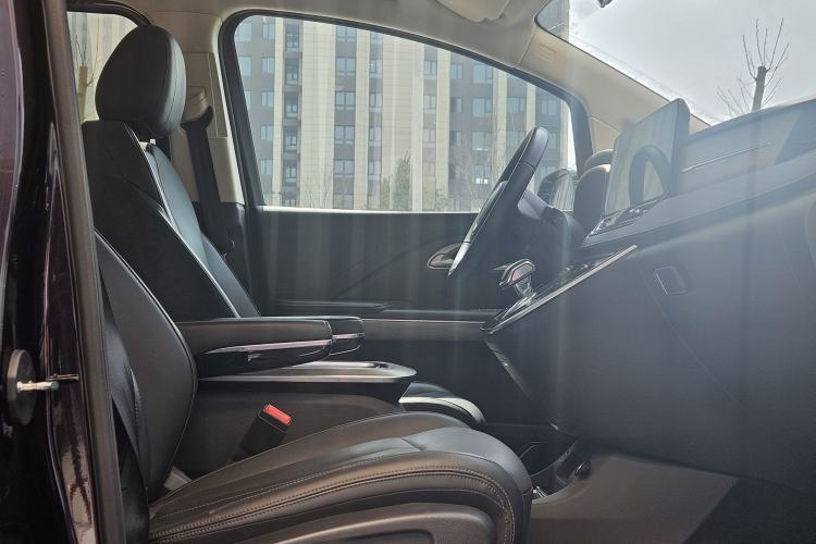 Used Hongqi HQ9 PHEV 2024 2.0T Four-Wheel Drive Business Edition Right Front Seat