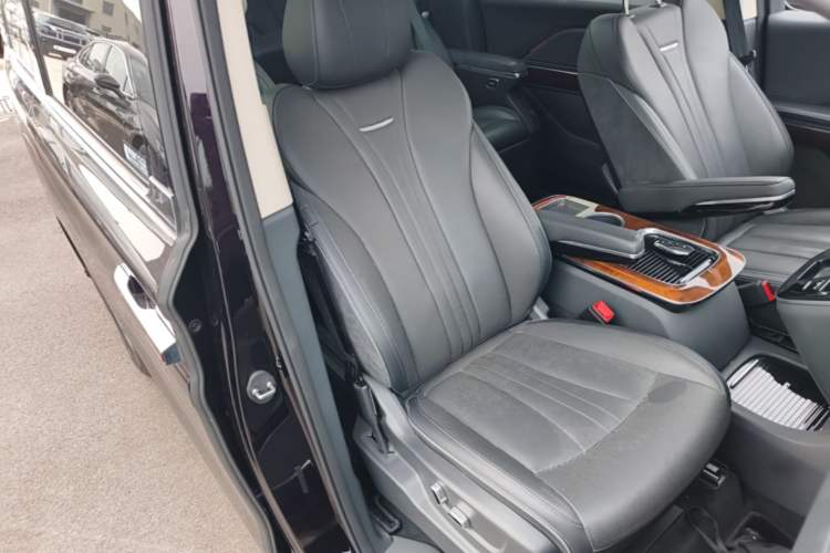 Used Hongqi HQ9 PHEV 2024 2.0T Four-Wheel Drive Luxury Edition Right Front Seat