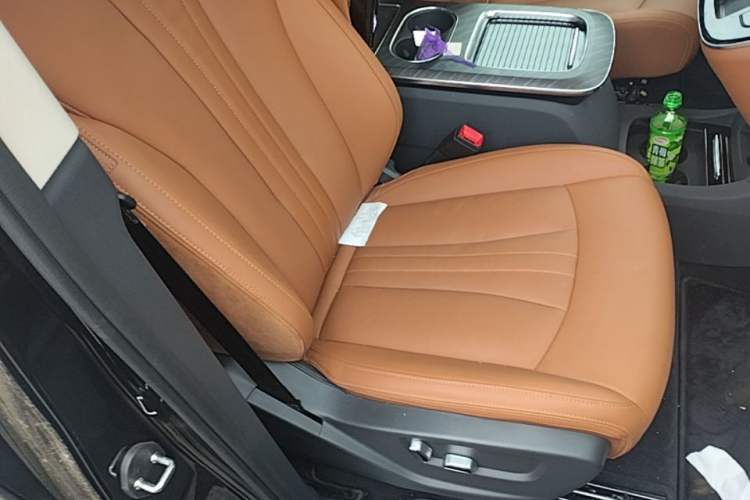 Used Hongqi HQ9 PHEV 2024 2.0T Four-Wheel Drive Business Edition Right Front Seat